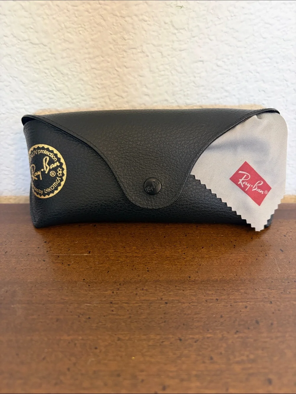 Ray-Ban Black Pebbled Leather Sunglasses Case Snap Close with Cleaning Cloth